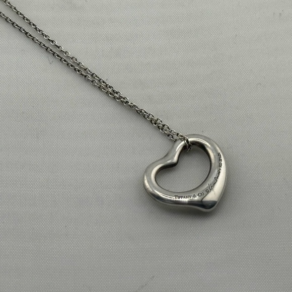 Tiffany & Co. 9.25 Silver Peretti Heart Necklace - Picture 2 of 4